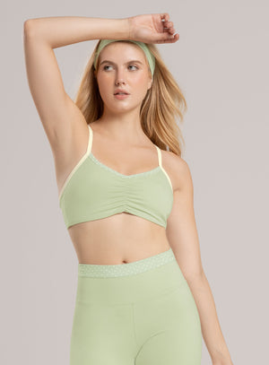 Top deportivo color verde para mujer, marca BABALÚ, referencia 115823, vista frontal. Compra al por mayor en int.babalu.com.co en USD.