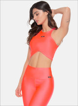 TOP CON ELASTICO ENCARTERADOS DISEÑO EN FRENTE CON CURVA EN CINTURA TELA EFECTO BRILLANTE TACTO SUAVE