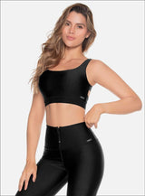 TOP DEPORTIVO CON TELA EFECTO BRILLANTE  CRUZADO EN ESPALDA CON ELASTICO ESPUESTO CON BROCHE PARA MEJOR COMONIDAD